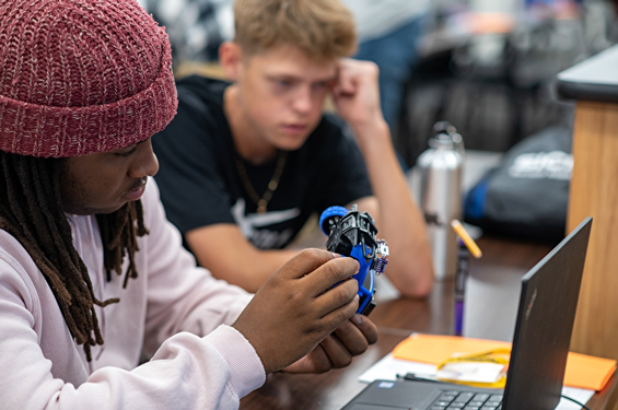 CAV campers experimenting with desktop robots