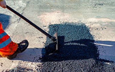 Asphalt pavement patching