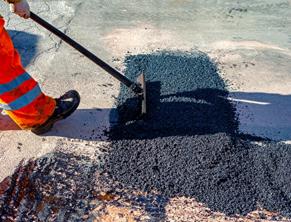 Asphalt pavement patching