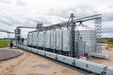 Train being loaded with grain